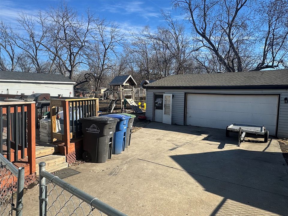 2nd image of 2539 E 23rd St