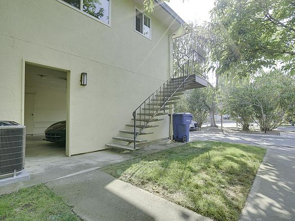 3rd image of 341 N 1st St APT 4
