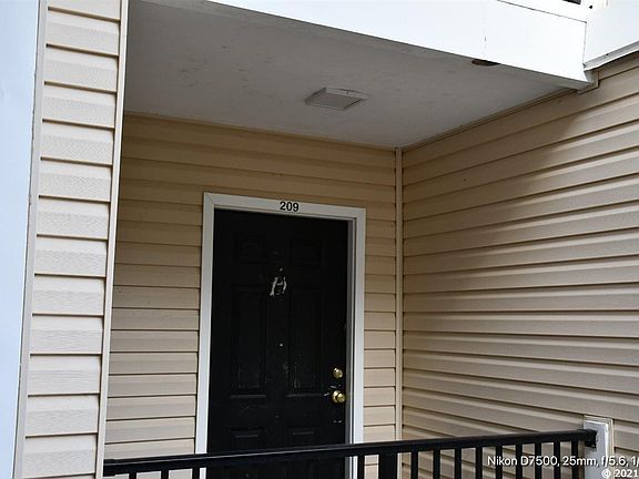 4th image of 3921 SW 34th St APT 209