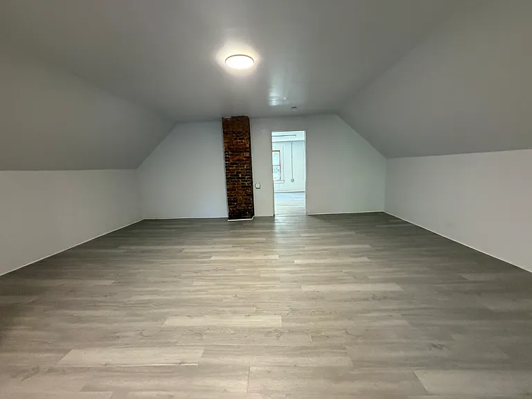 7009 Hecker Ave — Photo 48
