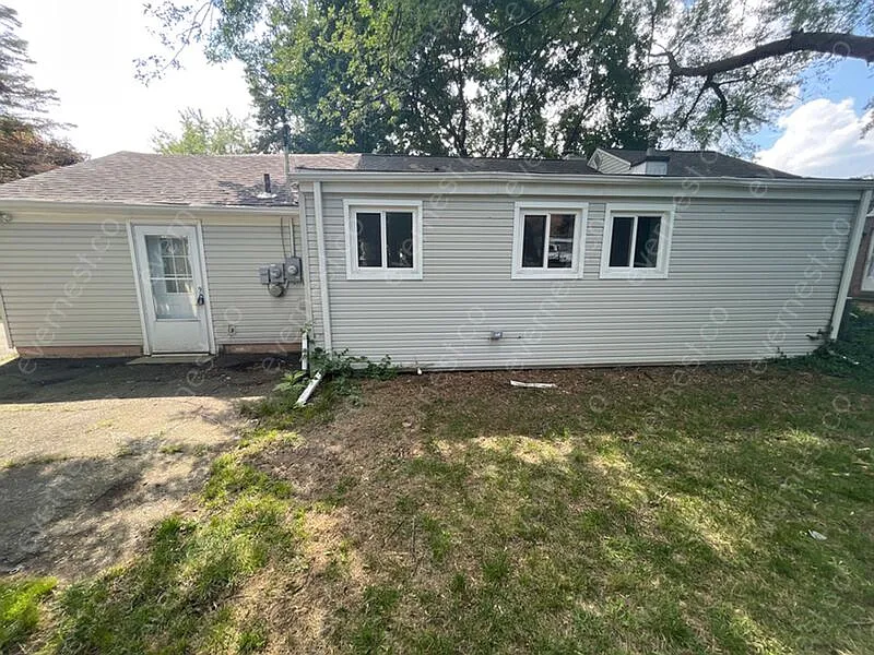 19056 Hilton Dr photo 1