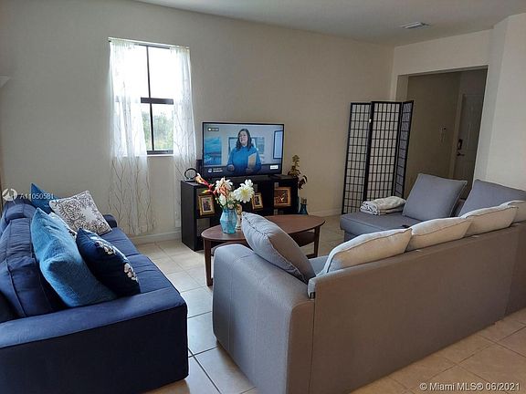 4th image of 10630 NW 88th St APT 201