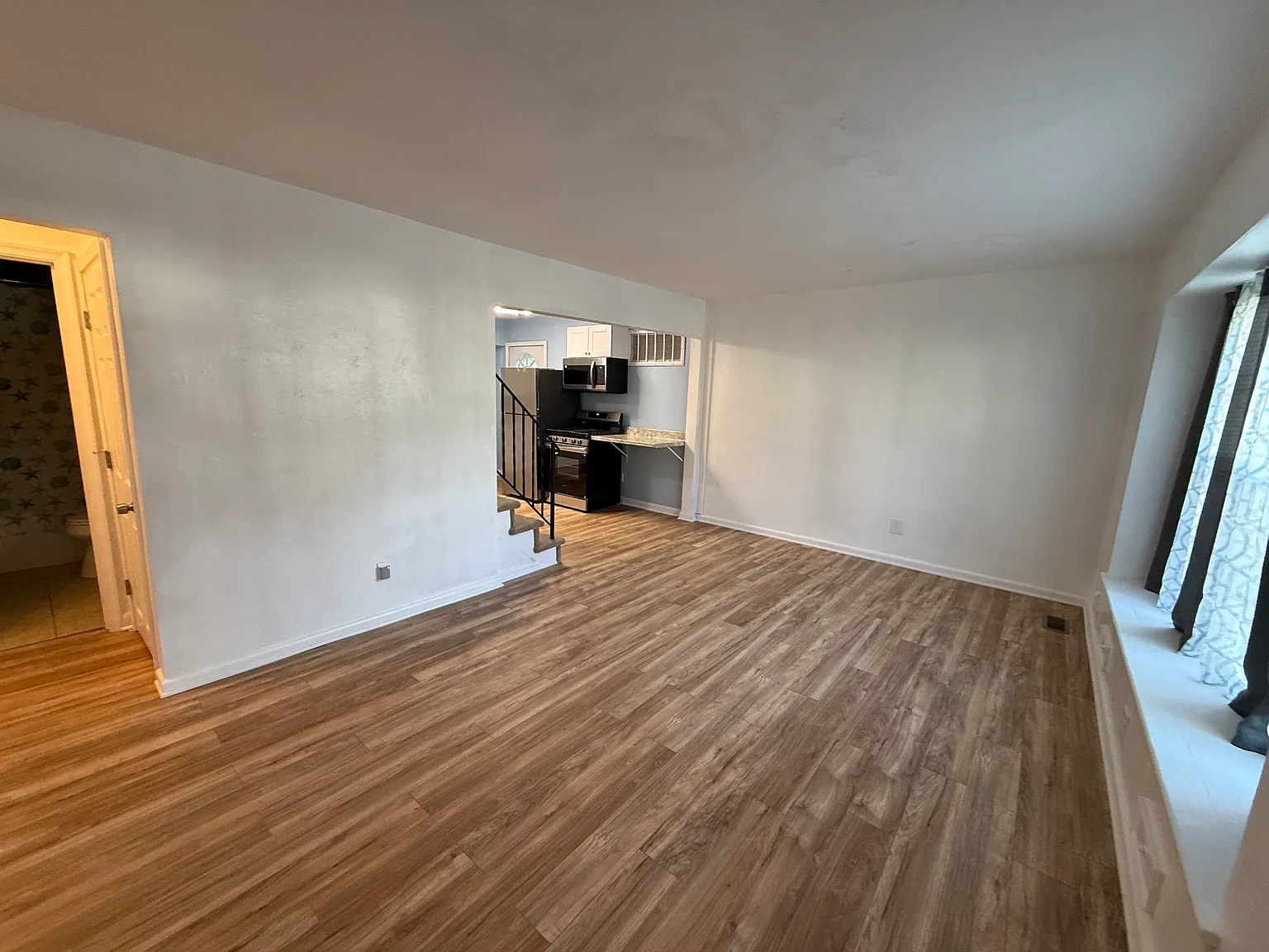 3 bed, 1000 sqft, $2,495 — Photo 4