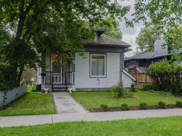 15 N Elma St W, Okotoks, AB T1S 1J7