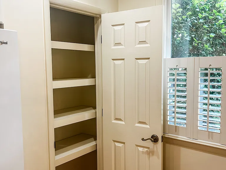 Kitchen pantry