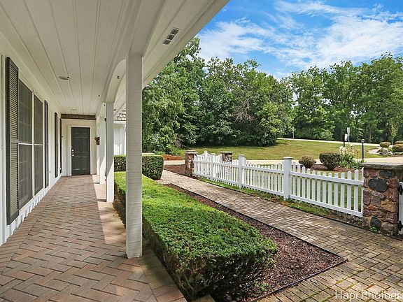 4th image of 21956 N Hickory Hill Dr