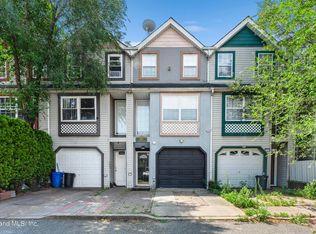 123 Mariners Ln, Staten Island, NY