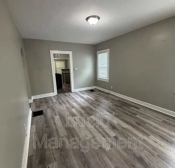 1106 Euclid Ave #1 — Photo 2