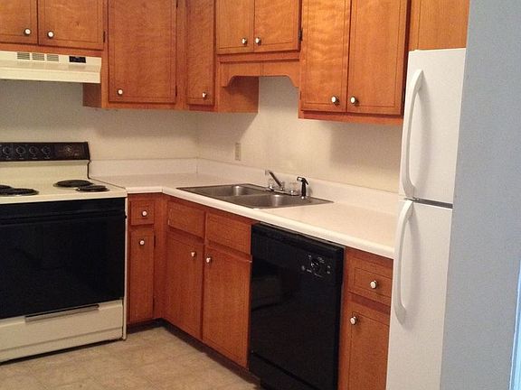 2nd image of 1750 Poplar St APT B