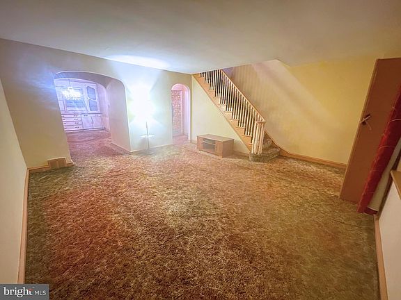 2nd image of 2828 Belmont Ave