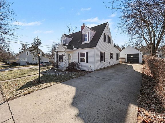 3rd image of 313 Territorial Rd