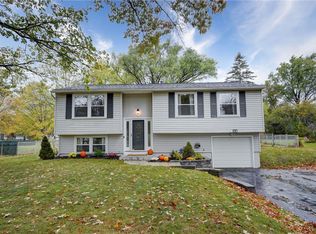 24 Meeting House Dr, Rochester, NY 14624