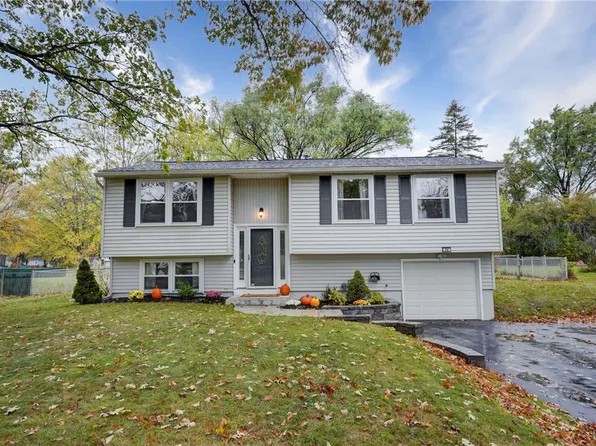 24 Meeting House Dr, Rochester, NY 14624