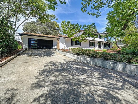 4th image of 832 Piccadilly Cir