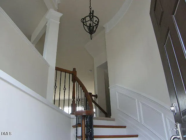 3 bed, 3.5 bath, 2200 sqft, $2,200 — Photo 2