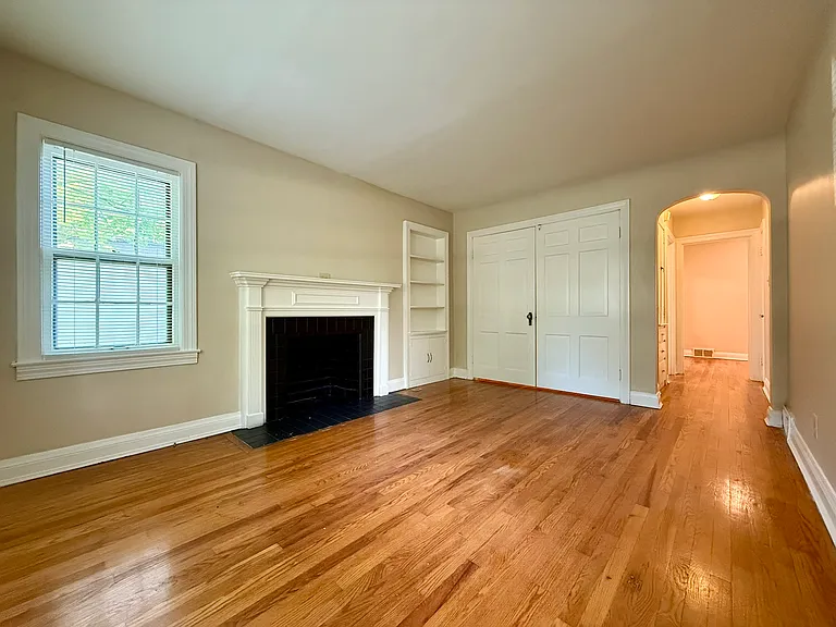 2525 Glenmary Ave #1 — Photo 2