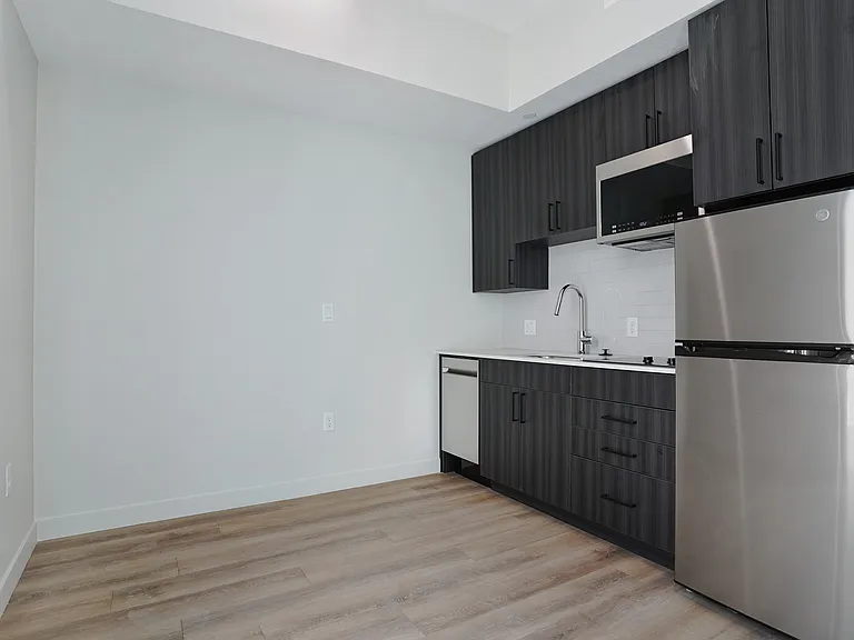 9Ten Apartments — Photo 7