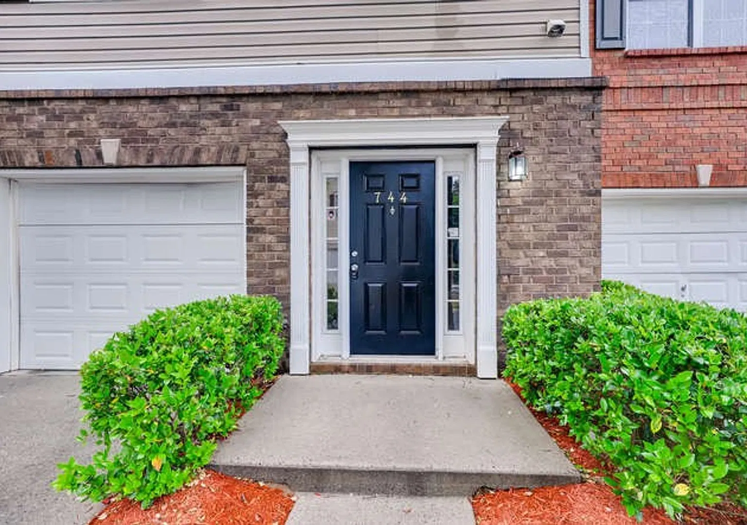 3 Story - 4 Bedroom Modern Townhome — Photo 3