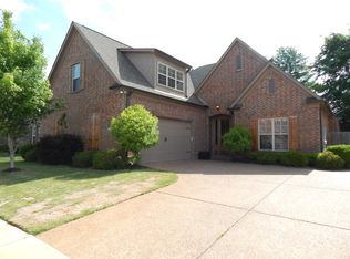 1326 Raindrop Dr, Collierville, TN 38017