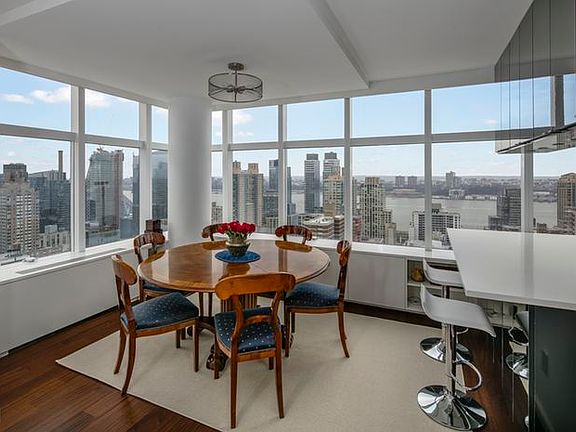 3rd image of 160 W 66th St