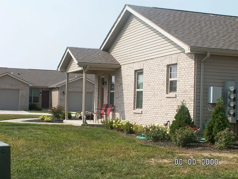 2240 Morning Glory Cir — Photo 48