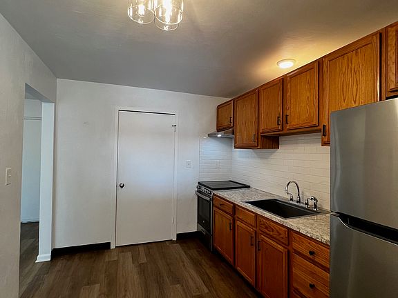 3rd image of 145 Oakland Ave APT 5