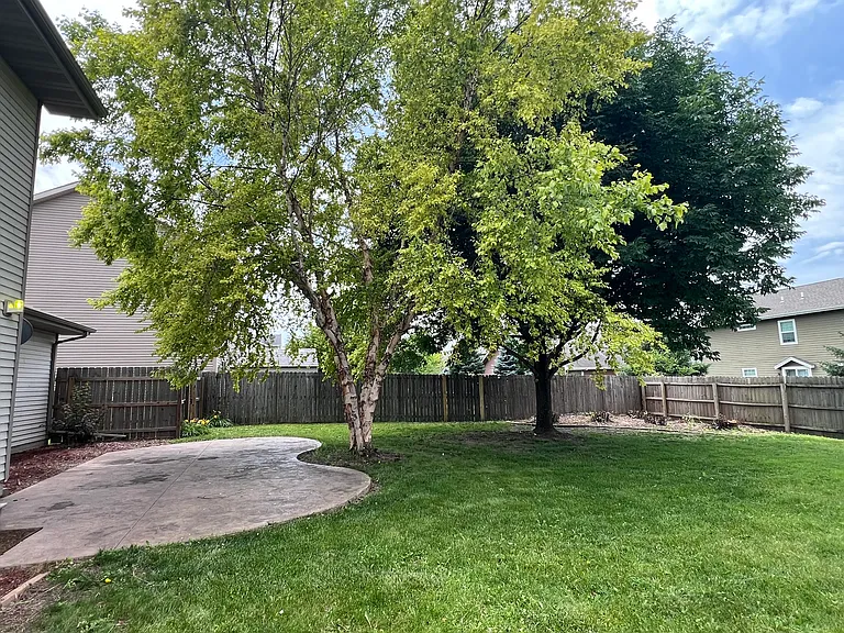 480 SE Waco Pl — Photo 3