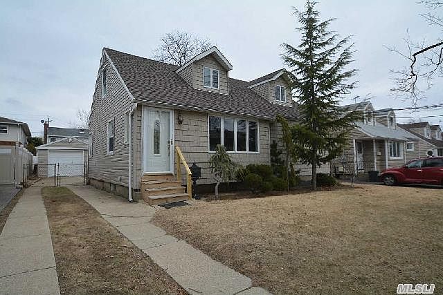 1139 Slabey Ave Valley Stream Ny 11580 Zillow