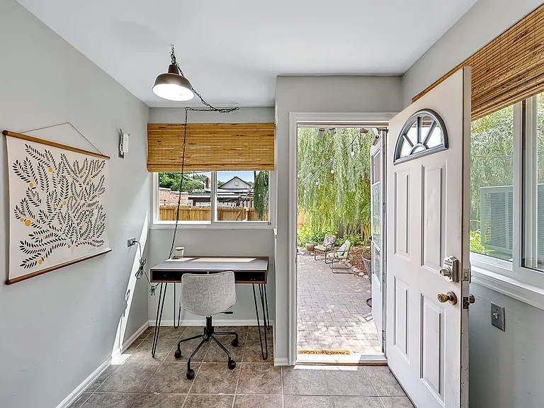 230 S Logan St — Photo 21