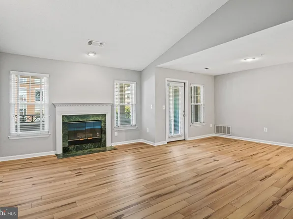 12005 Taliesin Pl APT 32, Reston, VA 20190