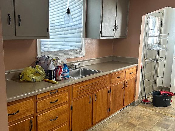 Kitchen
Will have new laminate flooring at move-in