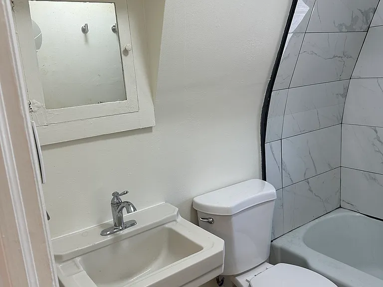 822 S George St #3 — Photo 10