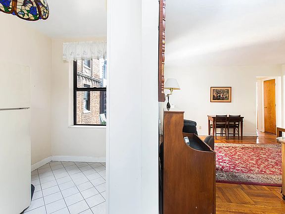 4th image of 305 E 88th St APT 5A