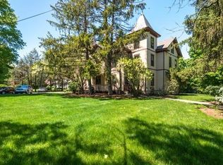 595 Watertown St #4, Newton, MA 02460