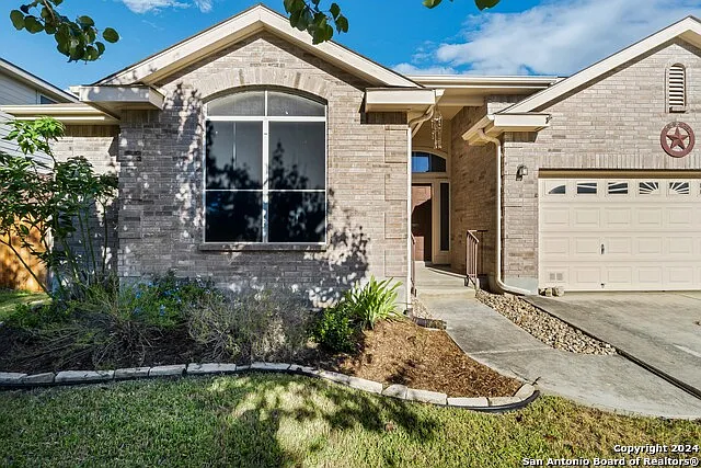 225 Crimson Tree — Photo 2