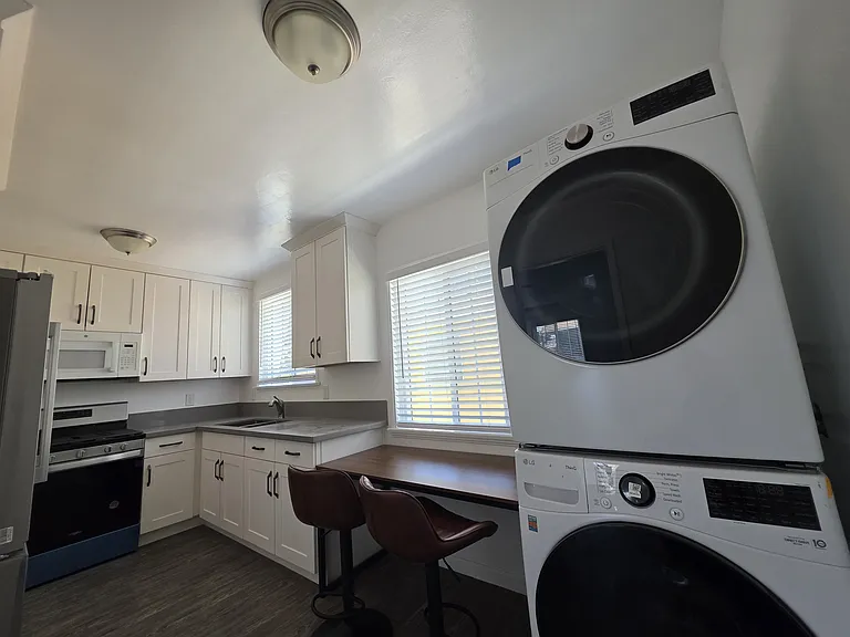 1349 W 35th Pl #2 — Photo 7