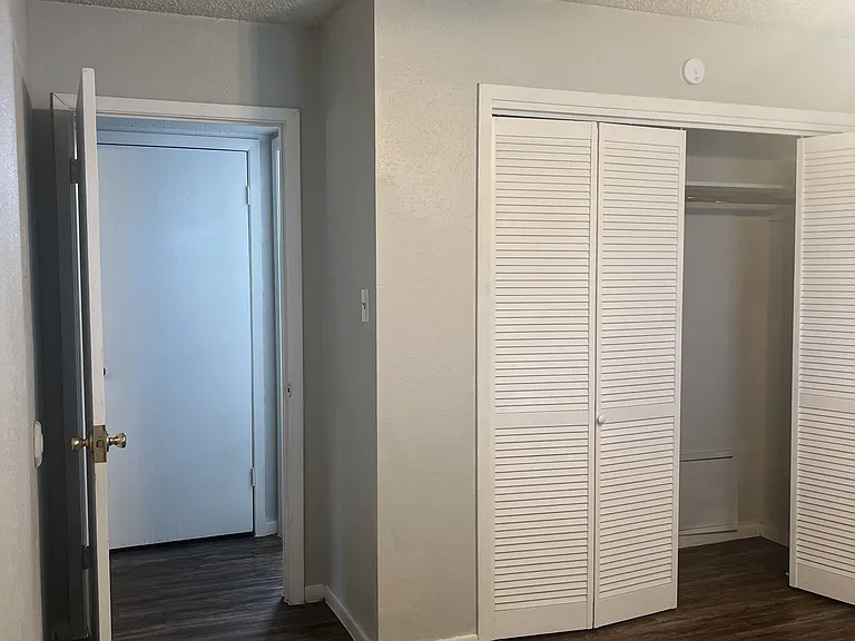 2106 Avenue K #4 — Photo 32