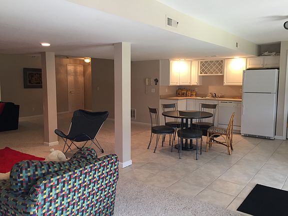 Lower level w/ walkout
