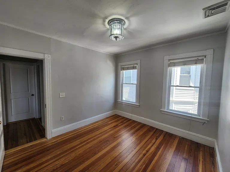 46-48 Carrington Ave #2R — Photo 7