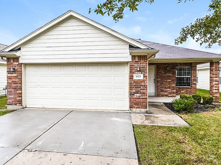 2523 Muscory Dr — Photo 1