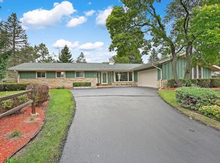 2420 W Applewood Ln, Glendale, WI 53209