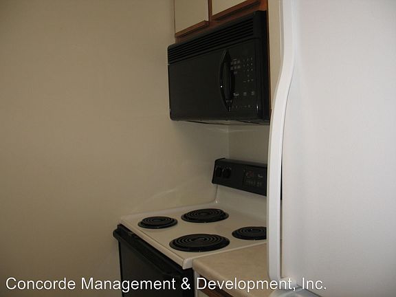 3rd image of 1144 Goodhue Blvd APT 14