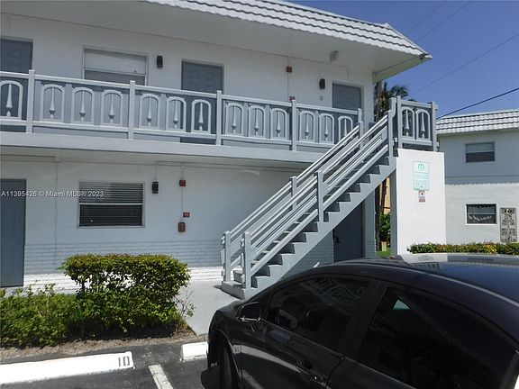 3rd image of 4030 NE 10th Ave APT 1