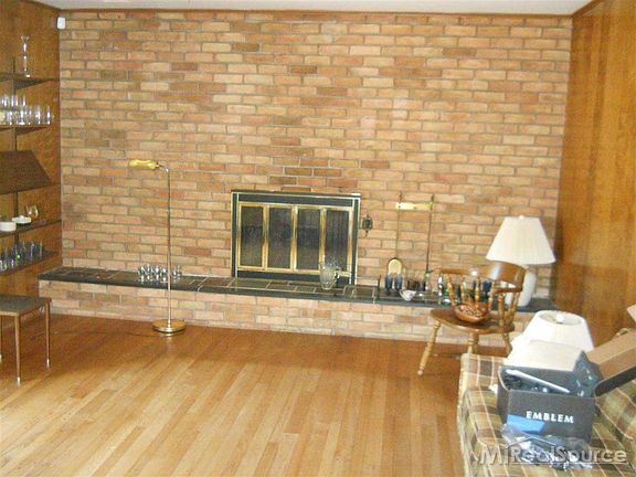 3rd image of 804 N Brys Dr