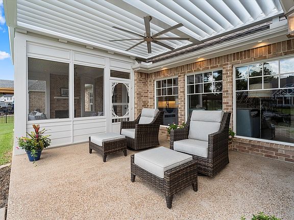 5th image of 254 Saint Andrews Dr E