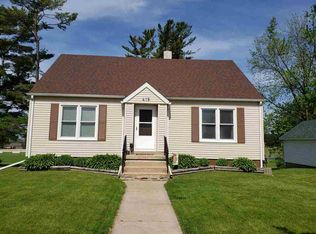 419 Commercial St, Strawberry Point, IA 52076