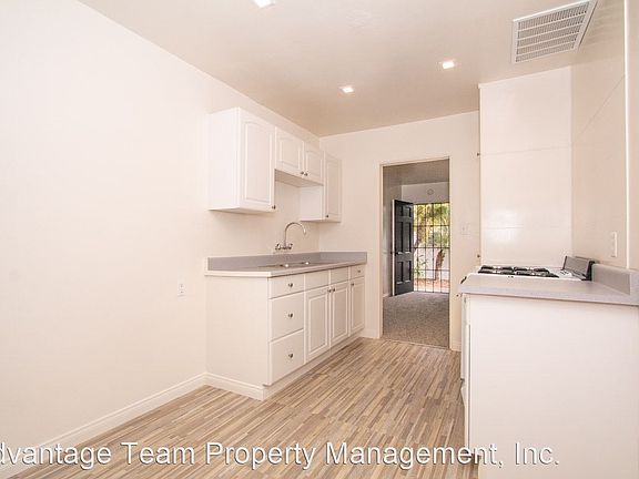5th image of 824-832 Diamond St #828