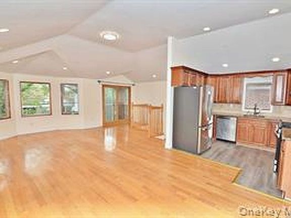 3rd image of 154-36 20th Rd Floor 1