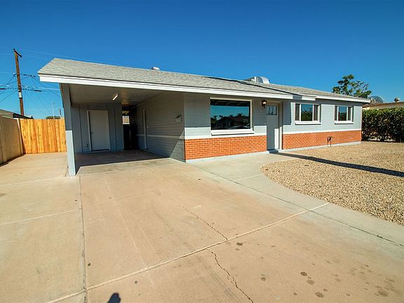 3rd image of 2212 E Arbor Cir