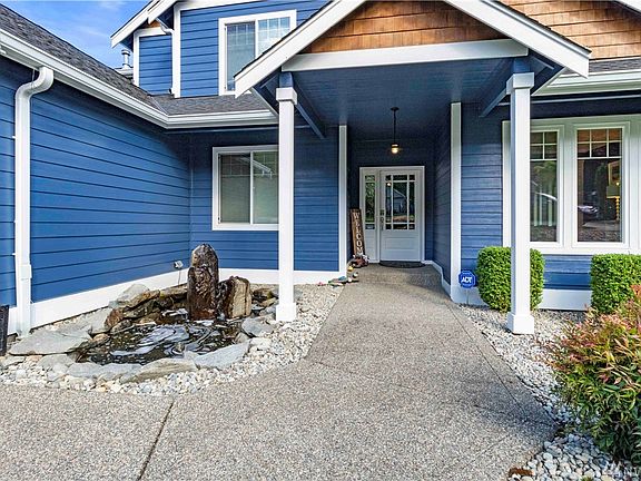 3rd image of 7722 Saddle Ct SE
